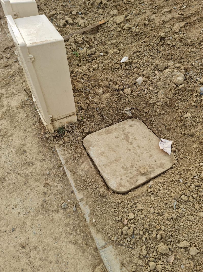 regard telecom fibre domaine privé beton 30x30